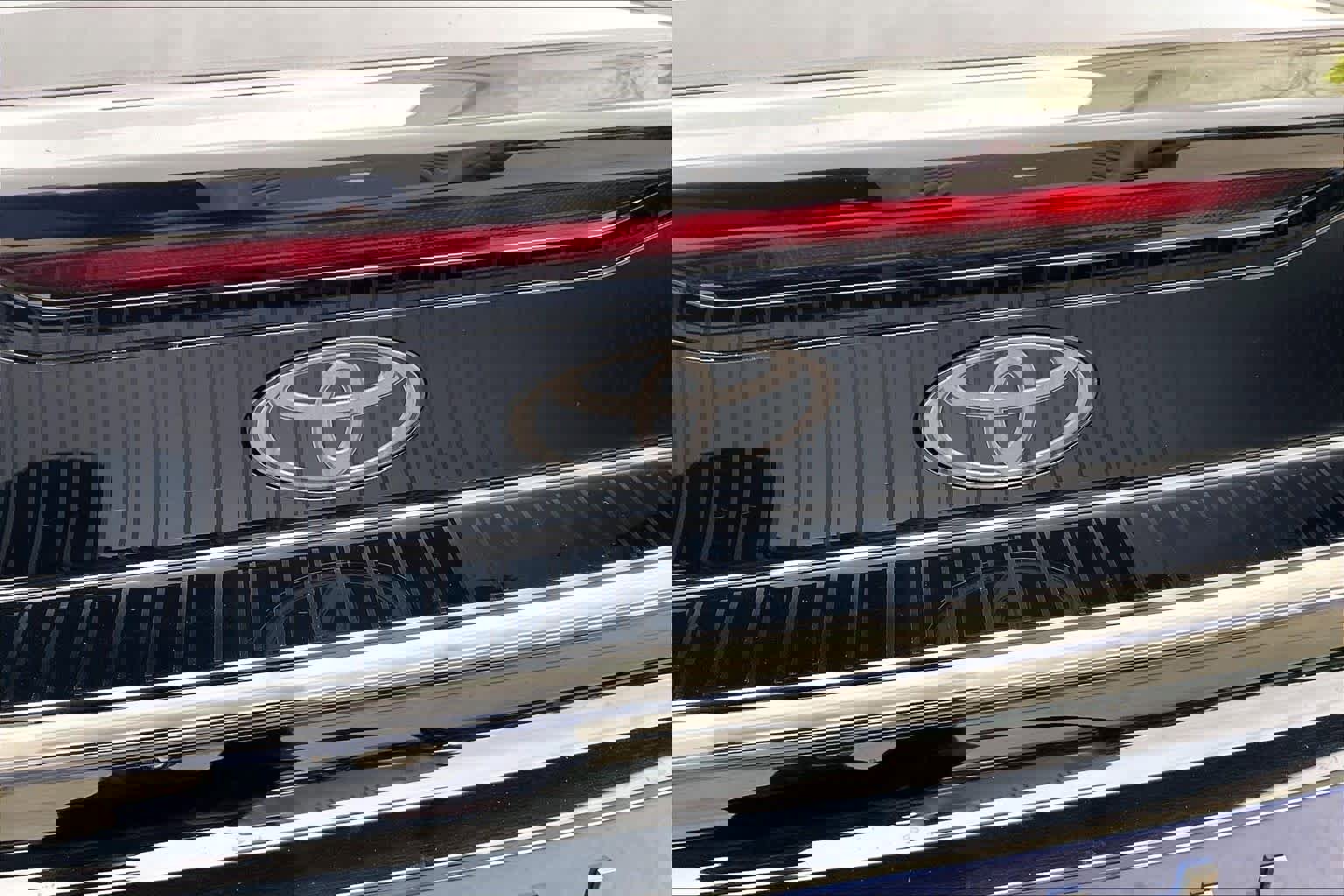 New 2026 Toyota Prius Plug-In Hybrid image 15