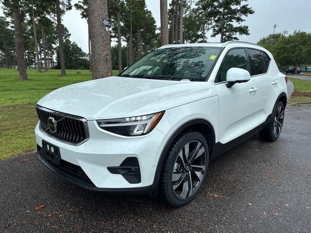 Used 2023 Volvo XC40 B5 Plus w/ Protection Package Premier AWD/4WD image 7