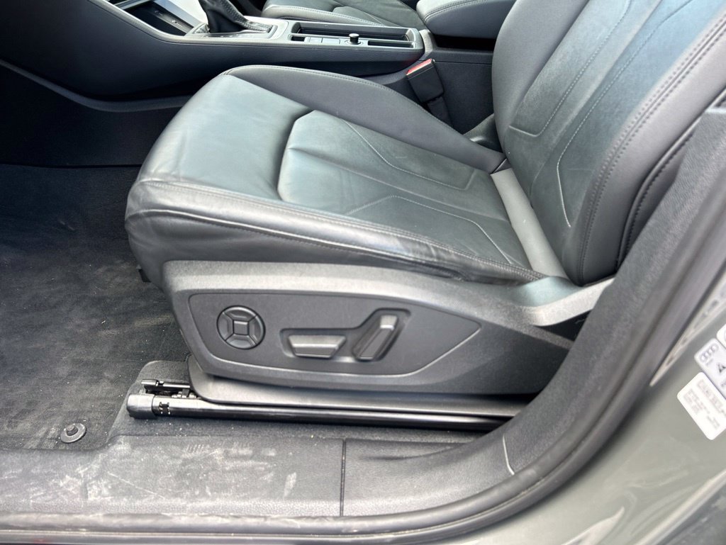 Used 2020 Audi Q3 2.0T Premium w/ Convenience Package AWD/4WD image 11