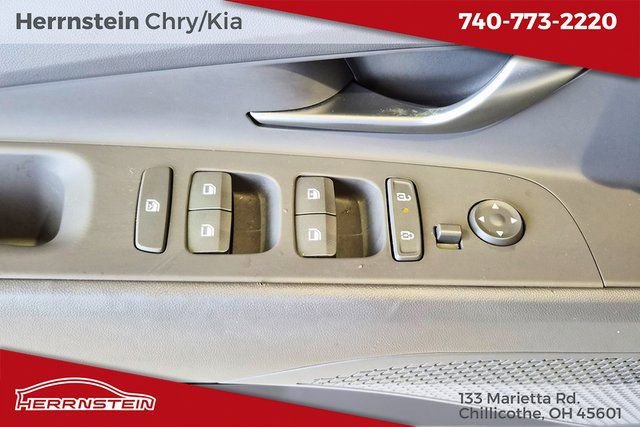 Used 2024 Hyundai Elantra SE image 17