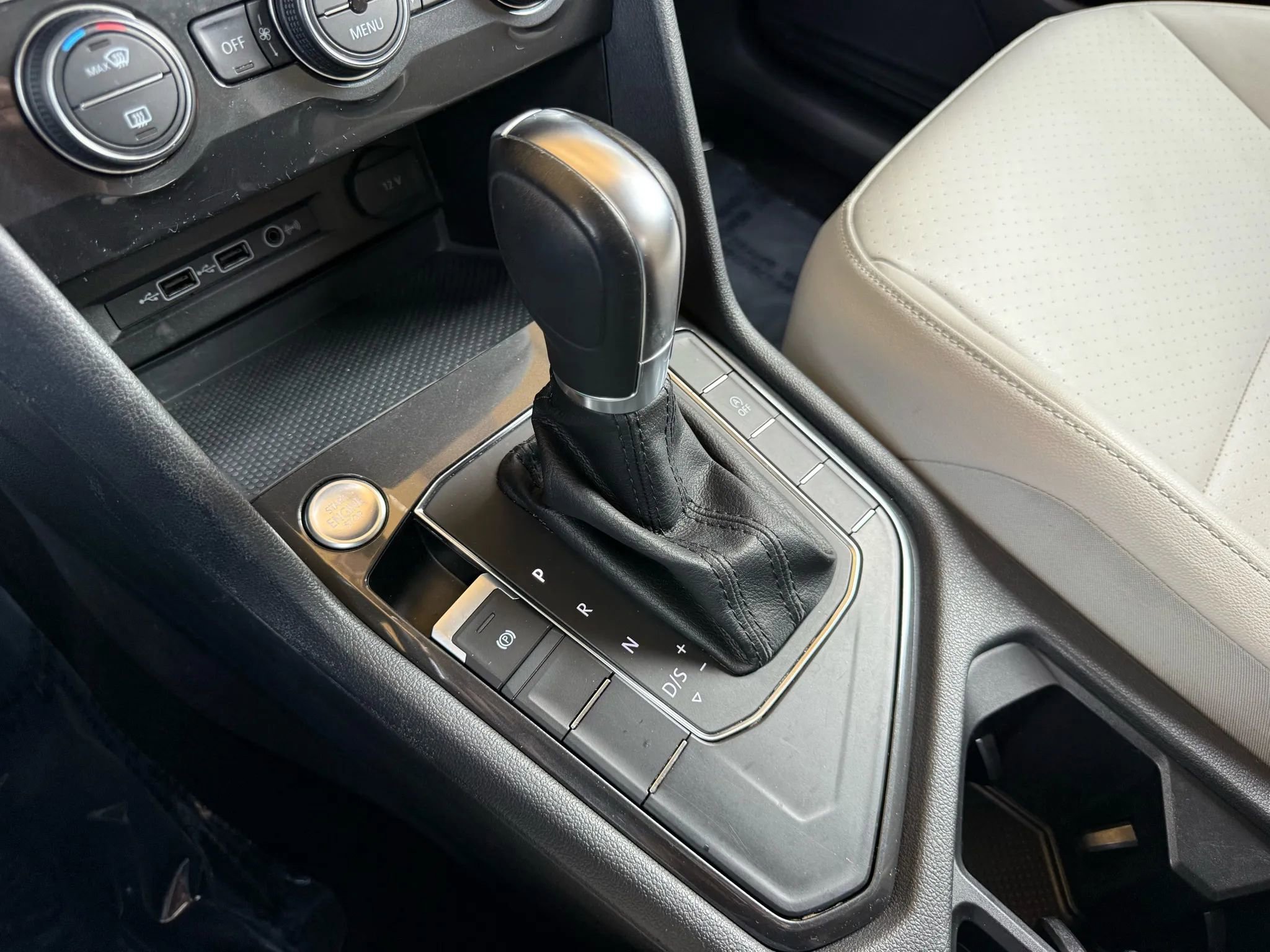 Used 2018 Volkswagen Tiguan SE FWD image 34