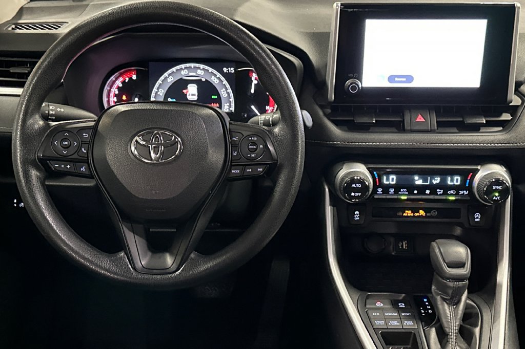 Used 2025 Toyota RAV4 XLE AWD/4WD image 16