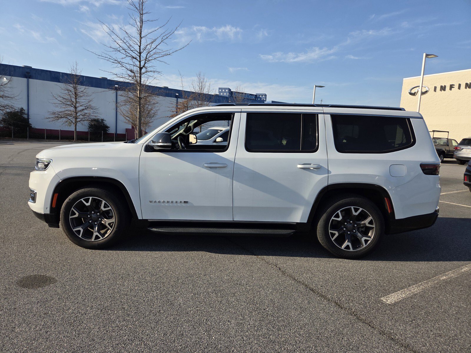 Used 2024 Jeep Wagoneer Series III AWD/4WD image 9