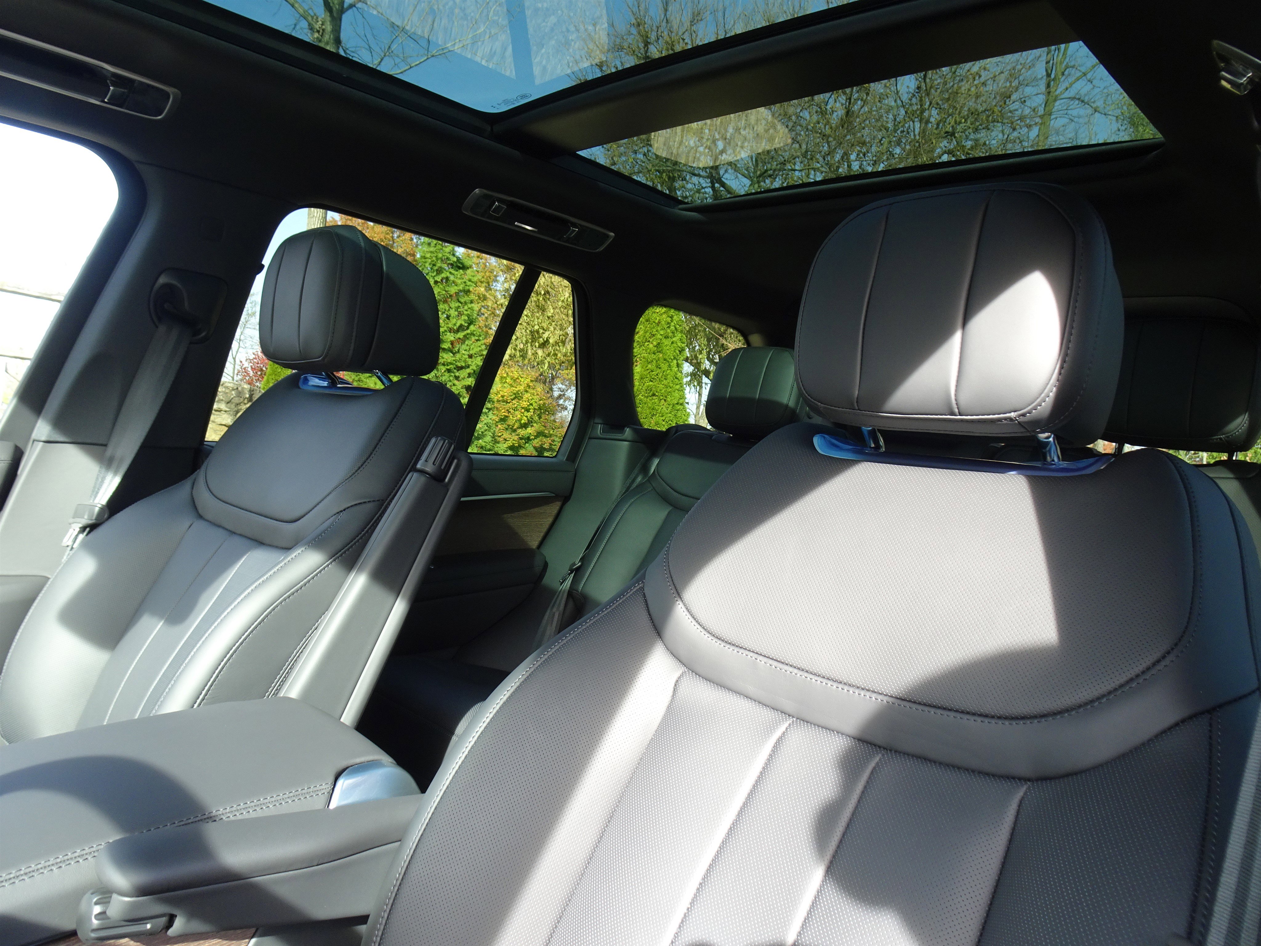 New 2025 Land Rover Range Rover SE image 17