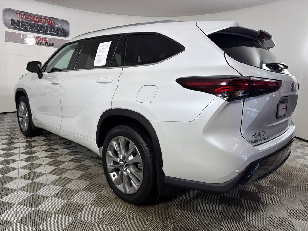 Used 2025 Toyota Highlander Limited image 6
