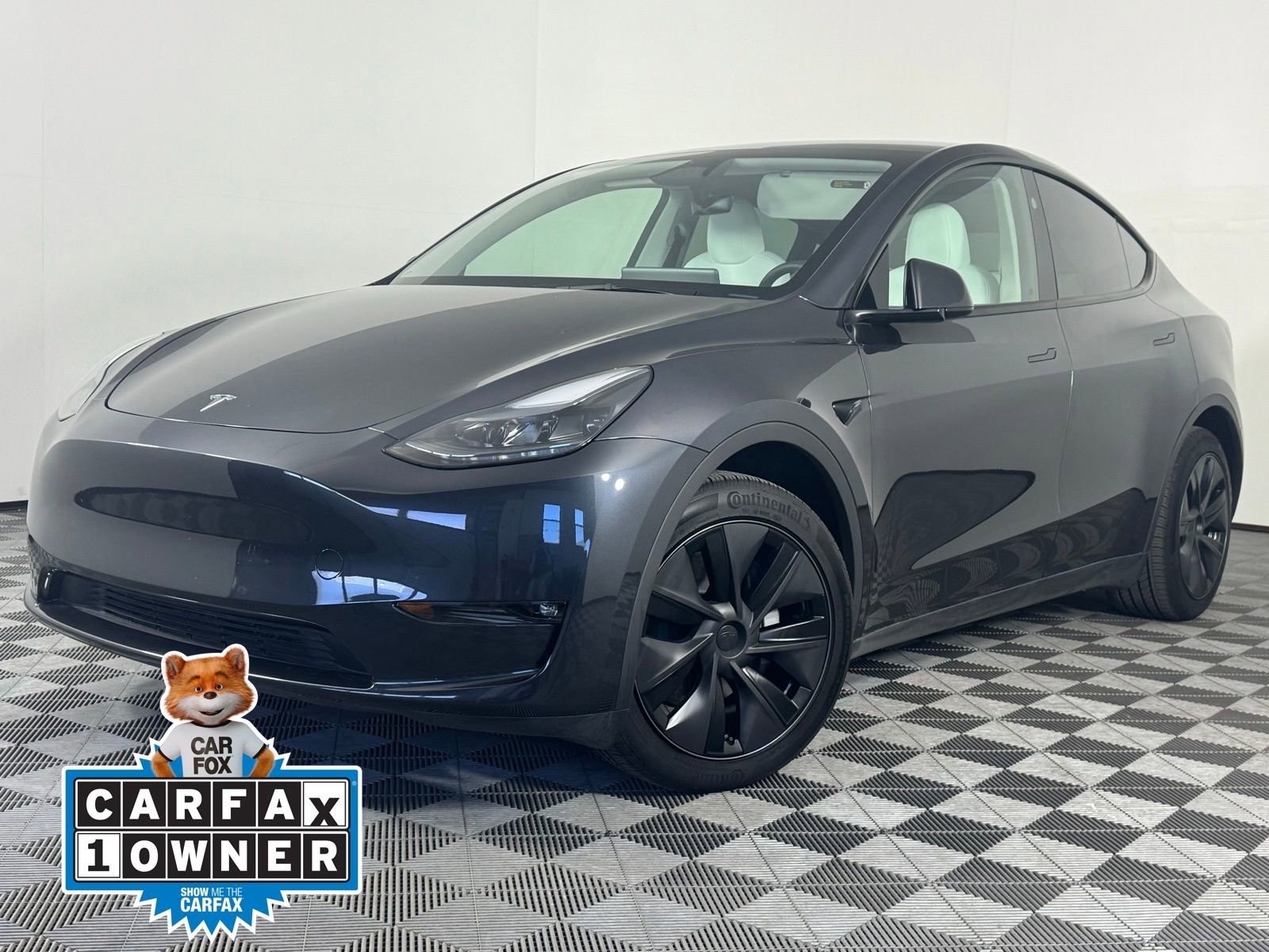 Used 2025 Tesla Model Y Long Range image 2