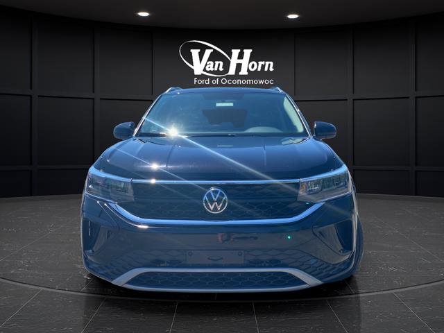 Used 2022 Volkswagen Taos SE AWD/4WD image 2
