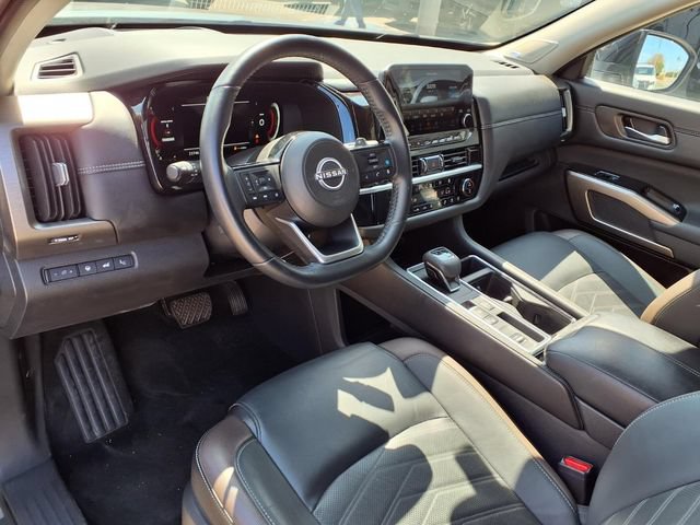 Certified 2025 Nissan Pathfinder Platinum FWD image 4