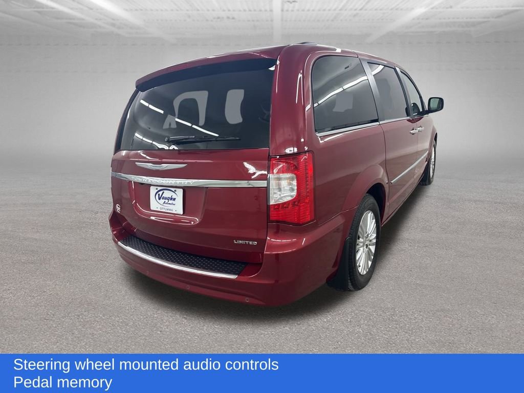 Used 2014 Chrysler Town & Country Limited image 13