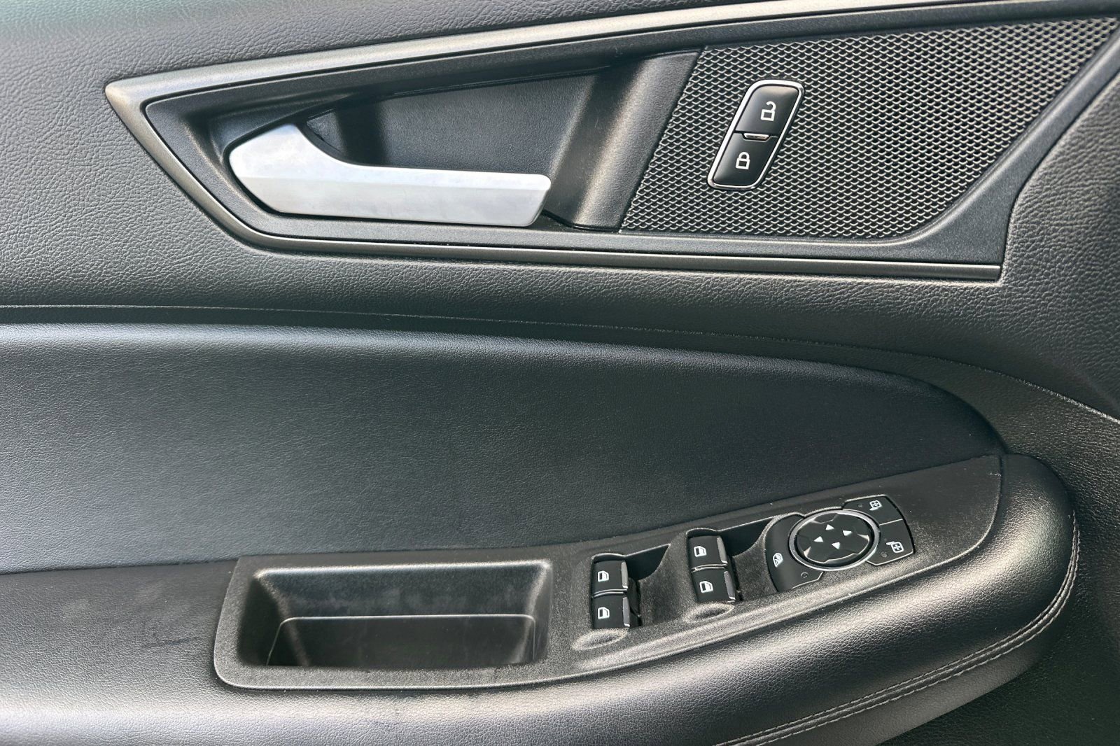 Used 2023 Ford Edge SE image 10