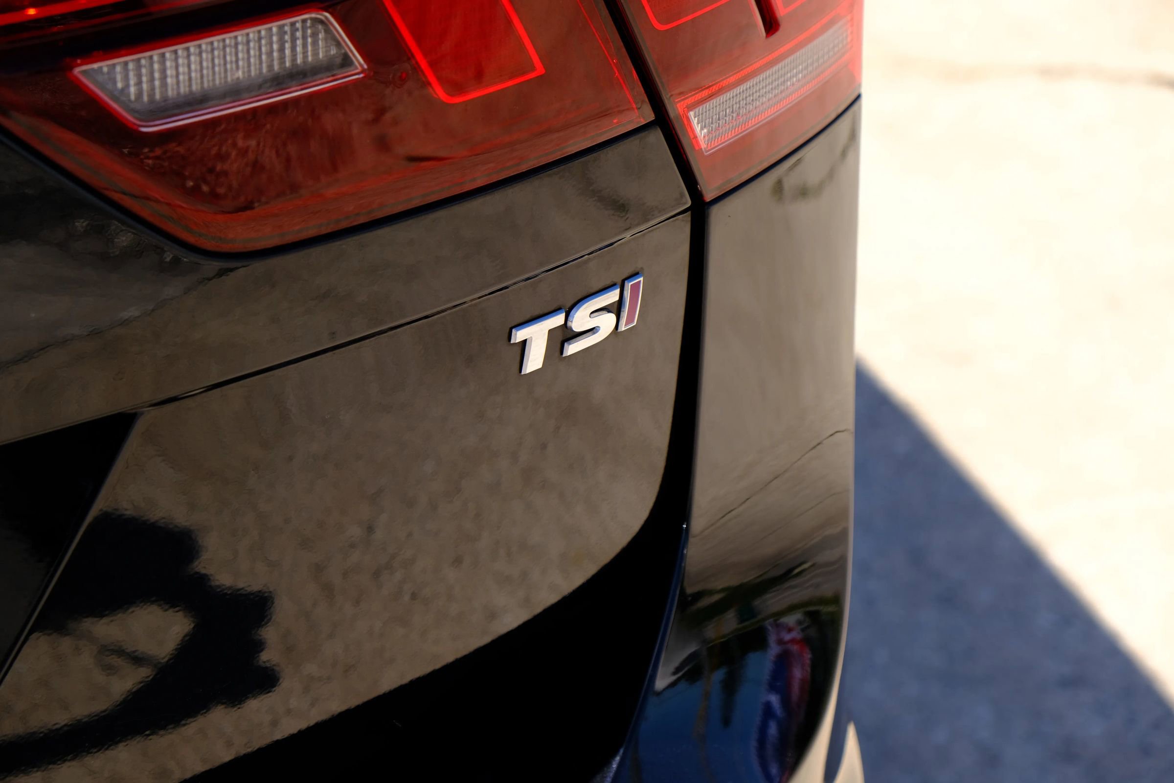 Used 2018 Volkswagen Tiguan SE FWD image 17