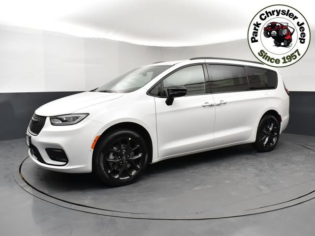 New 2026 Chrysler Pacifica Select w/ S Appearance Package AWD/4WD image 3