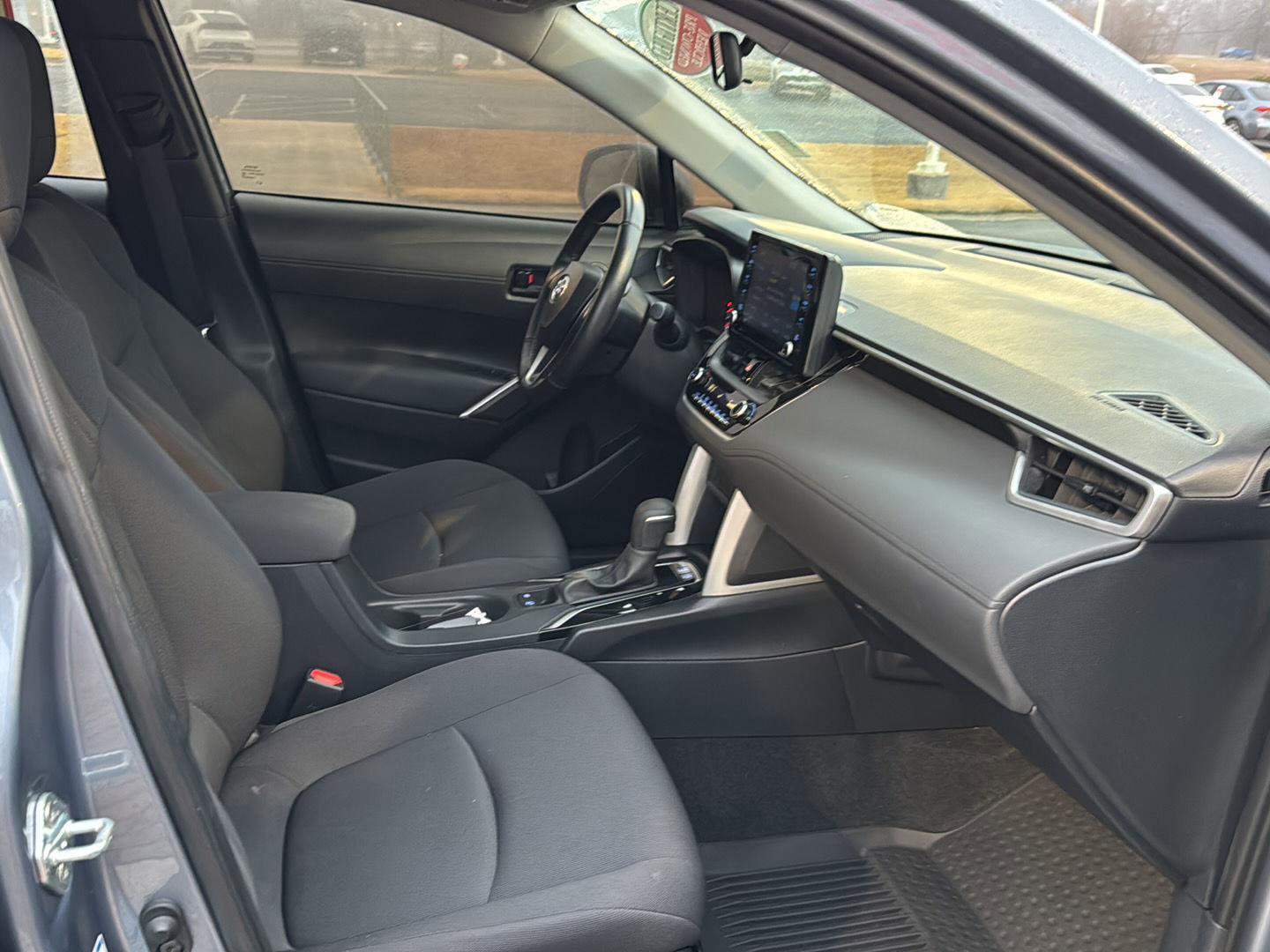 Certified 2022 Toyota Corolla Cross LE image 10