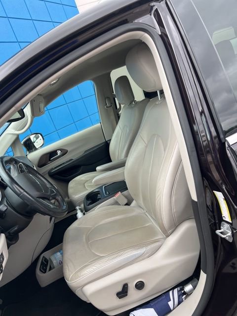 Used 2019 Chrysler Pacifica Touring-L Plus w/ Advanced Safetytec Group image 14
