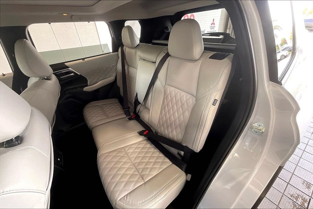 Used 2024 Mitsubishi Outlander SEL AWD/4WD image 14