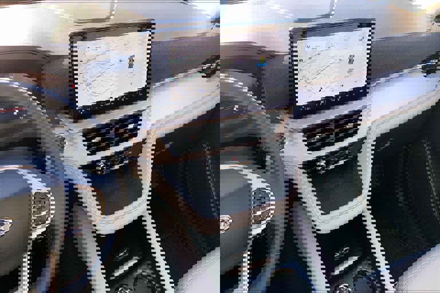 Used 2025 Ford Explorer Active w/ Active Comfort Package image 7