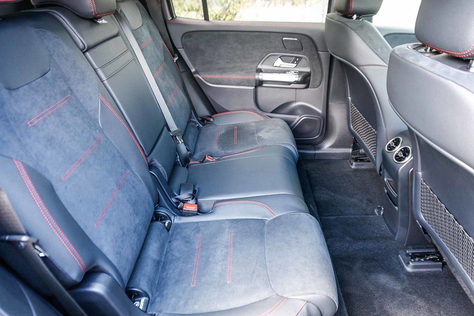 Used 2024 Mercedes-Benz EQB 300 4MATIC image 17