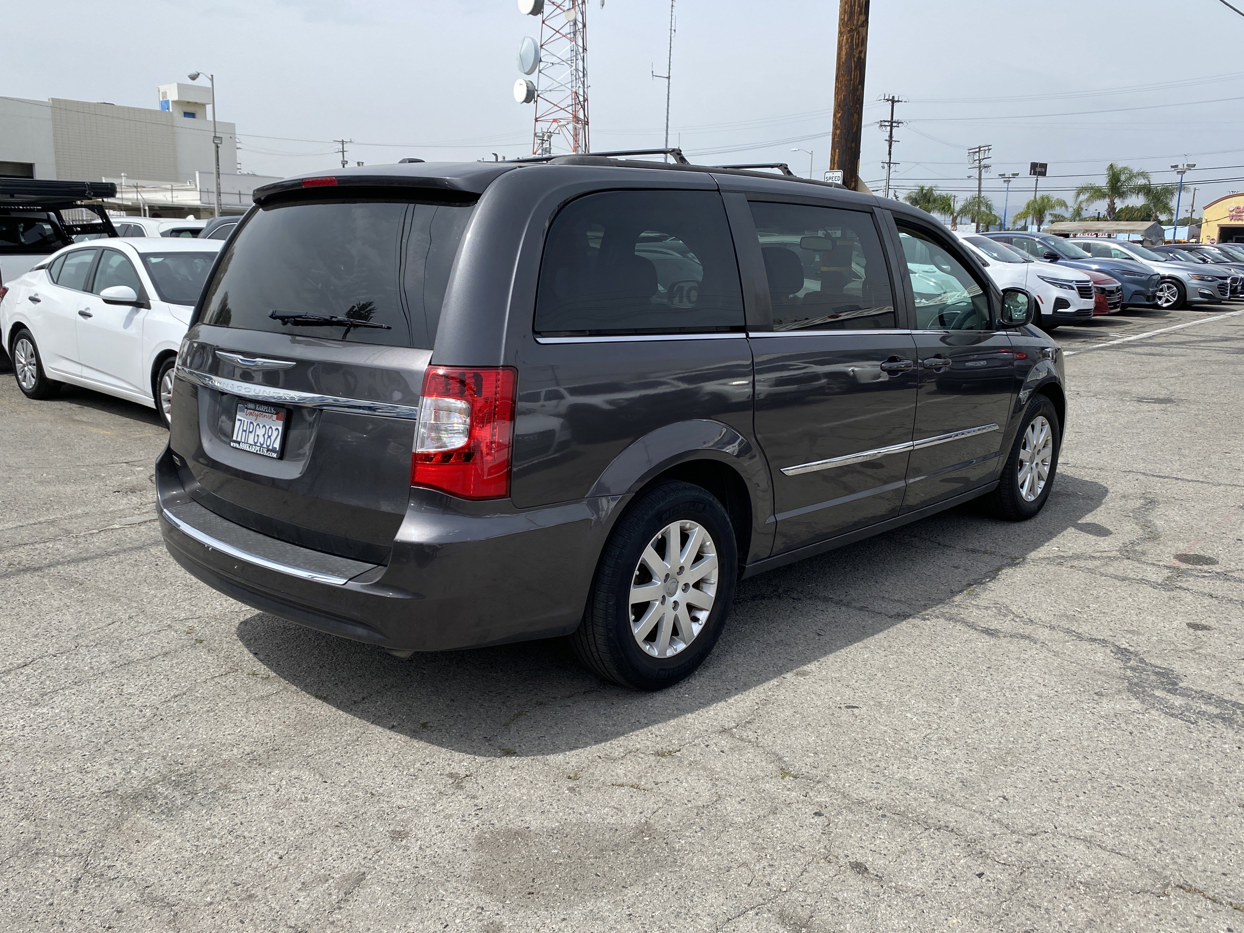 Used 2015 Chrysler Town & Country Touring FWD image 8