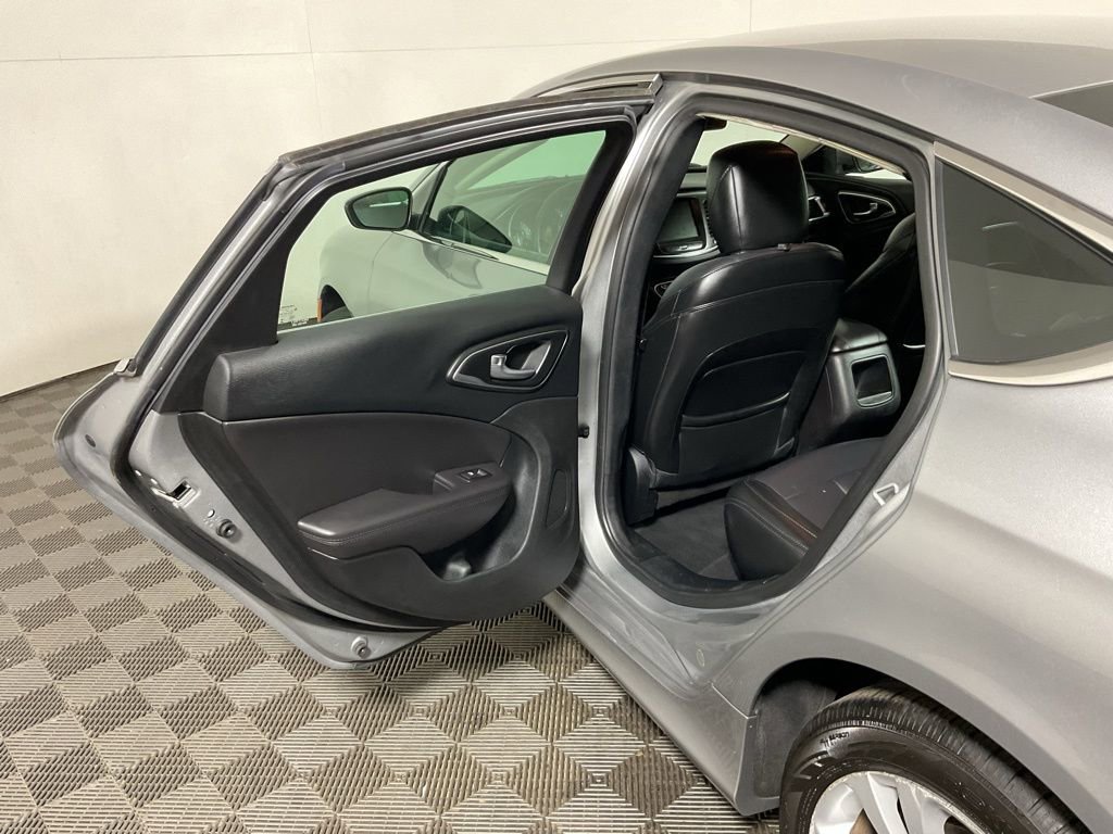 Used 2017 Chrysler 200 Limited Platinum FWD image 32