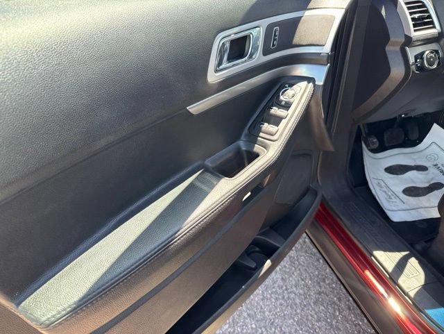 Used 2014 Ford Explorer XLT w/ Equipment Group 202A AWD/4WD image 10