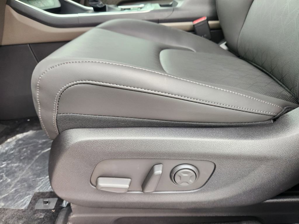 New 2026 Kia Carnival EX image 17