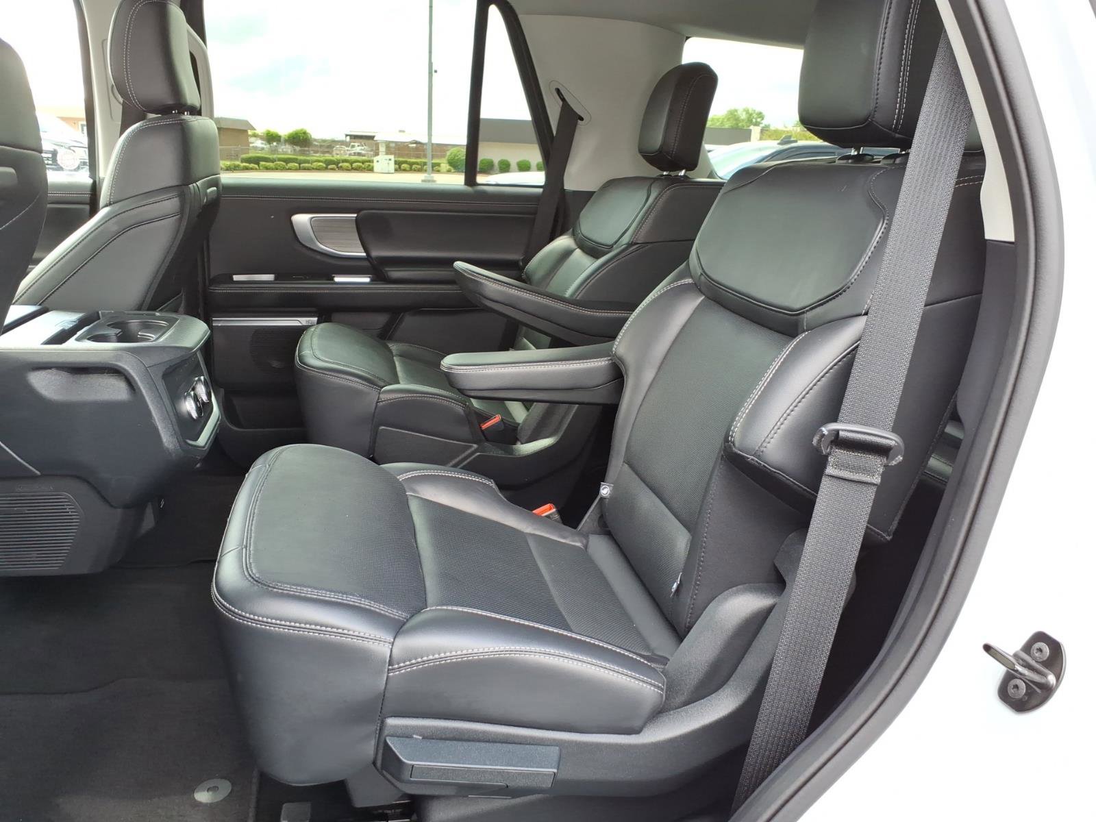 Used 2025 Ford Expedition Platinum AWD/4WD image 10