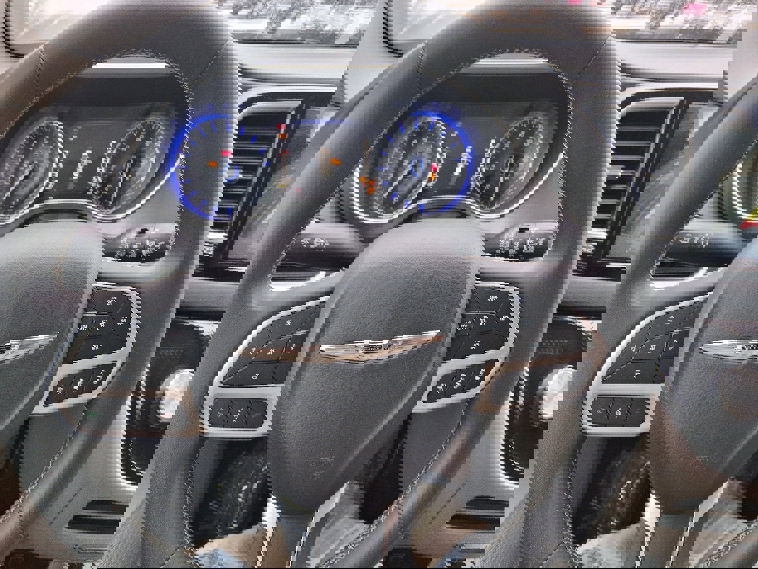 Used 2023 Chrysler Pacifica Touring-L FWD image 12