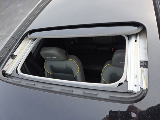 Used 2024 Chevrolet Trax ACTIV w/ Sunroof Package image 3