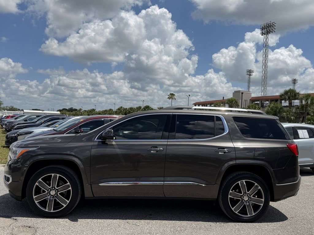 Used 2019 GMC Acadia Denali w/ Technology Package FWD image 8
