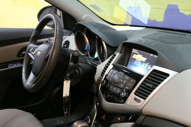Used 2015 Chevrolet Cruze LT FWD image 10