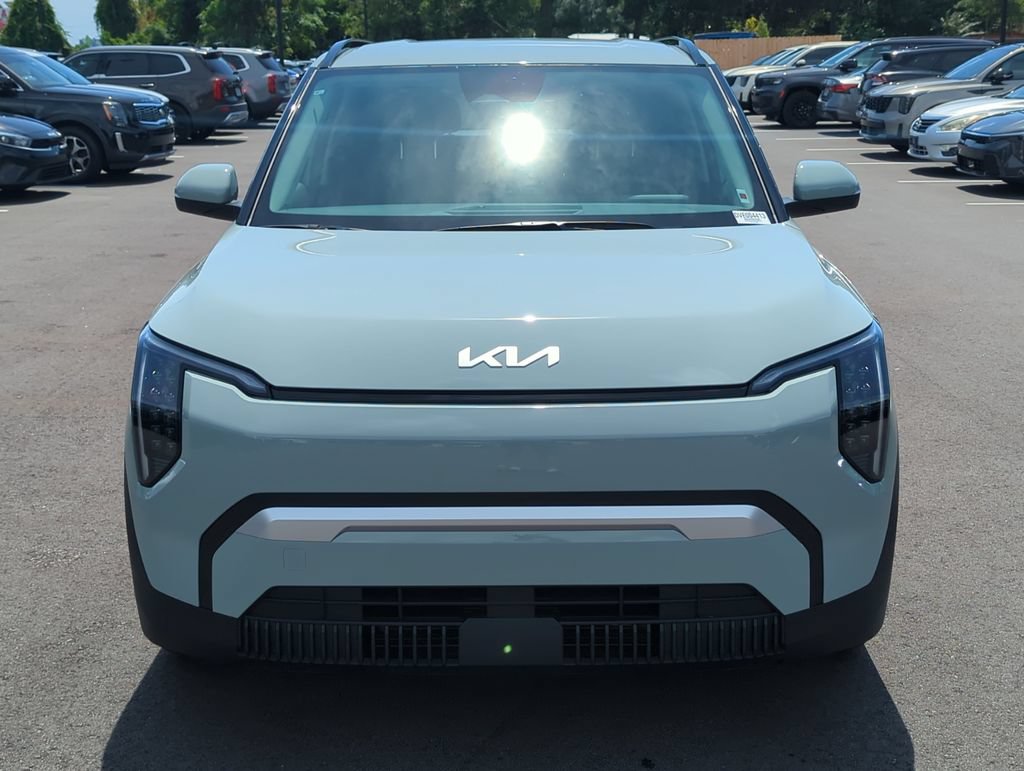 New 2027 Kia EV3 Wind FWD image 10