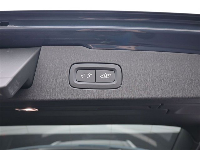 Used 2024 Volvo V60 B5 Cross Country Plus image 31