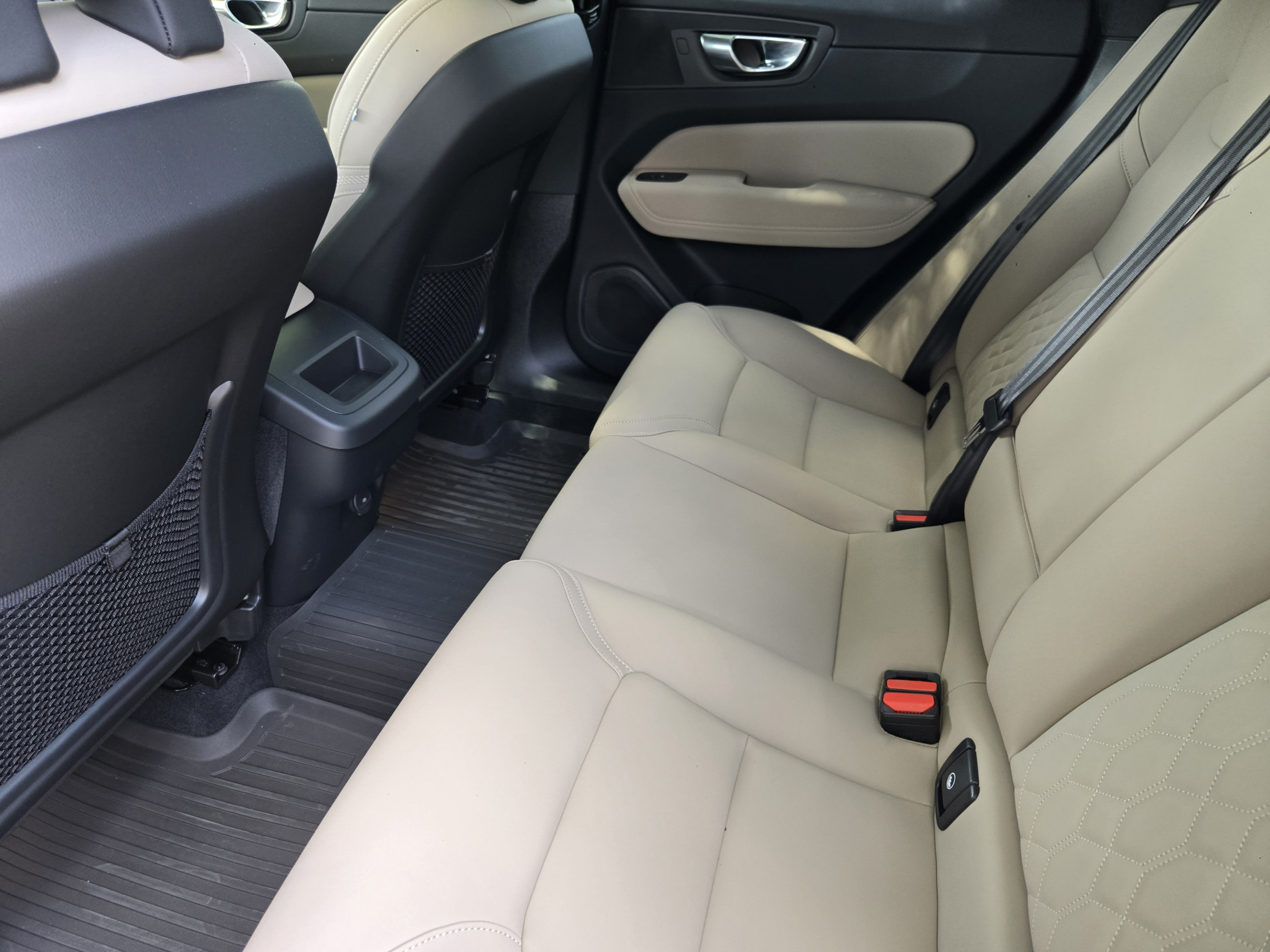 New 2026 Volvo XC60 B5 Plus w/ Protection Package Premier AWD/4WD image 26