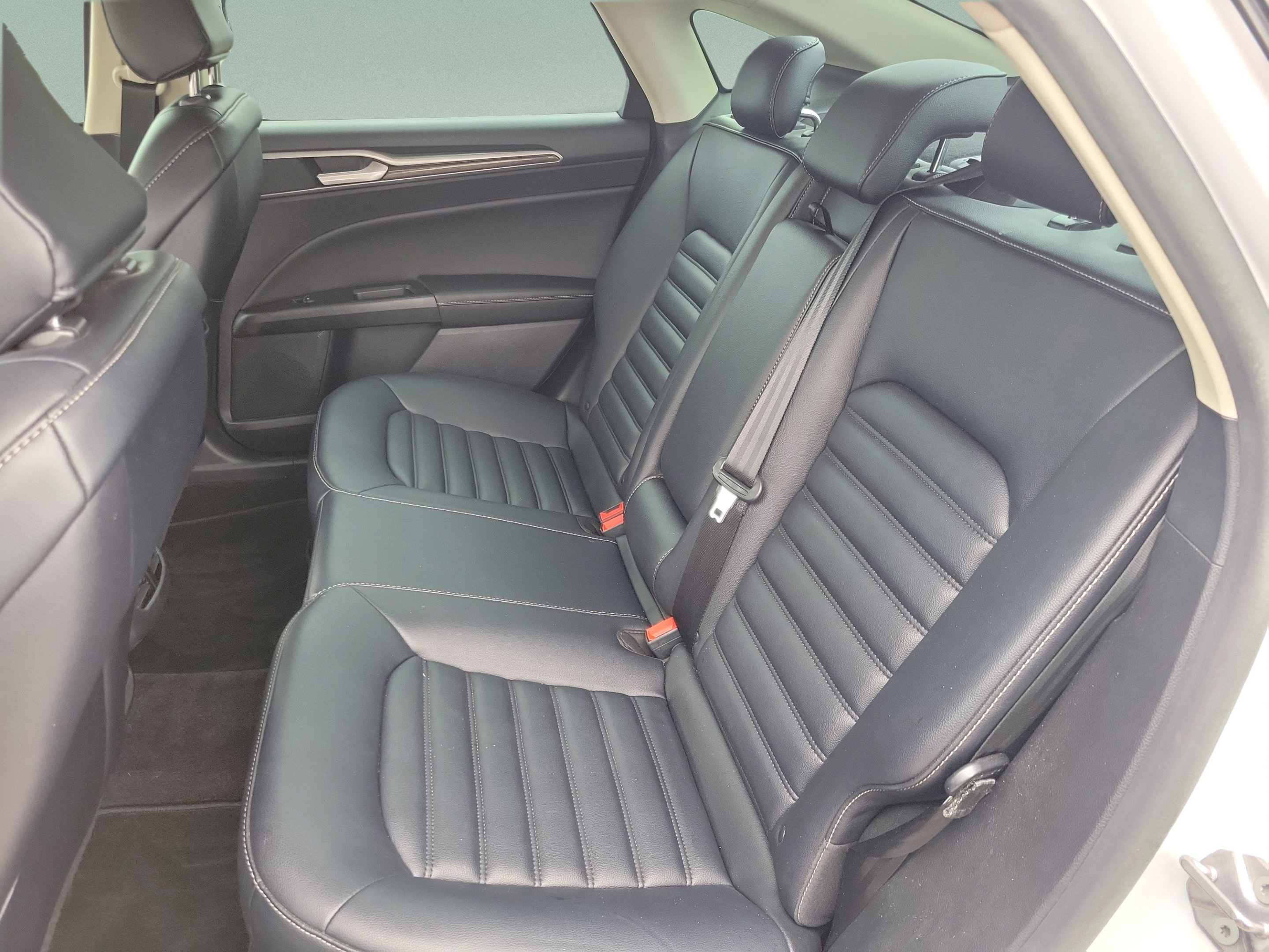Used 2020 Ford Fusion SEL FWD image 13
