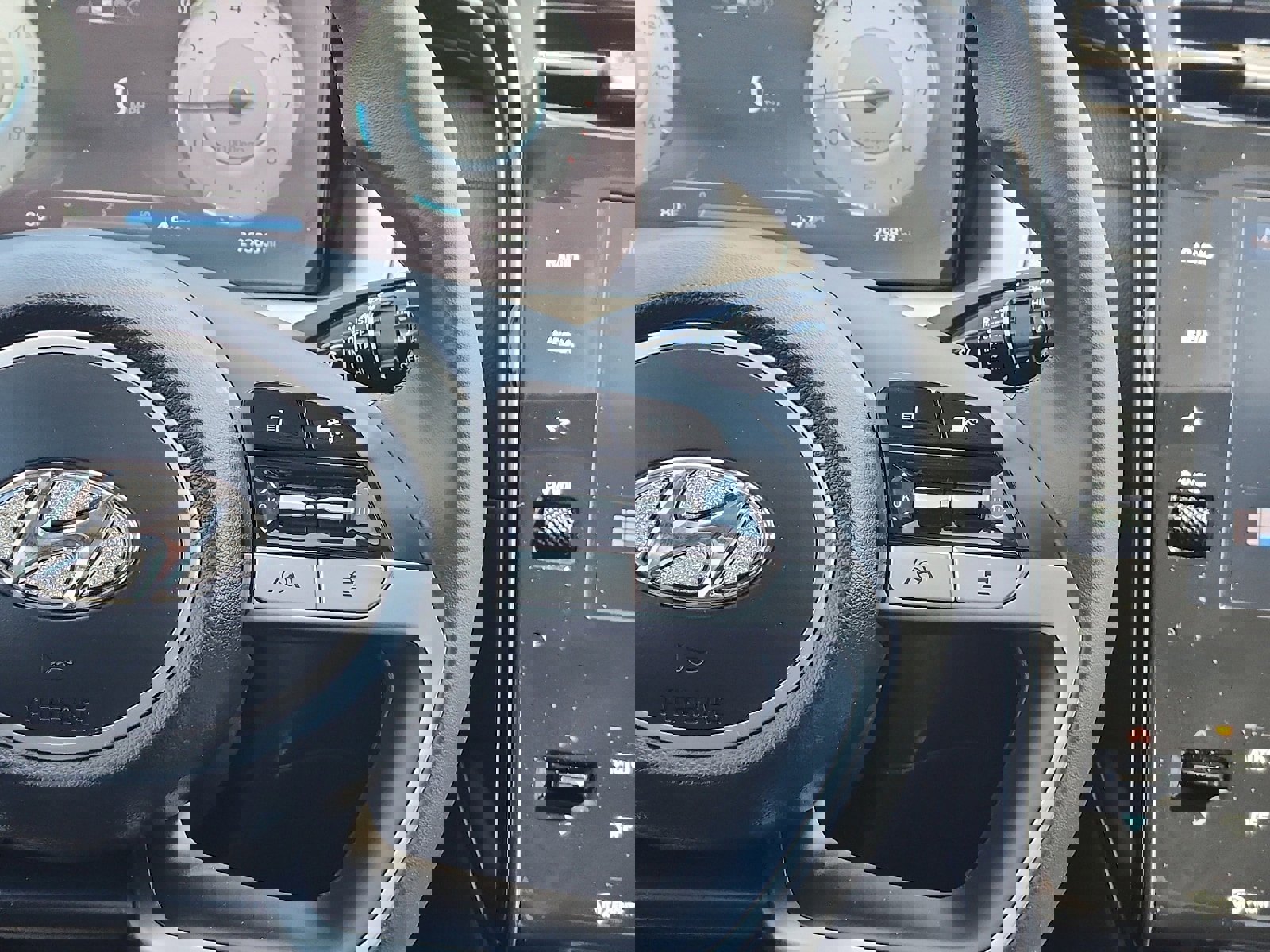 Used 2023 Hyundai Tucson SEL w/ Convenience Package AWD/4WD image 16