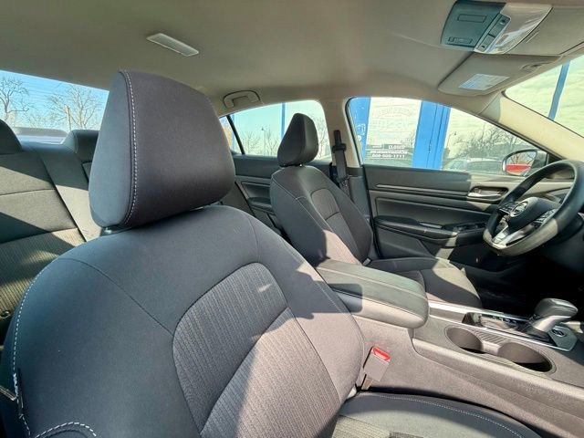 Used 2025 Nissan Altima 2.5 SV FWD image 18