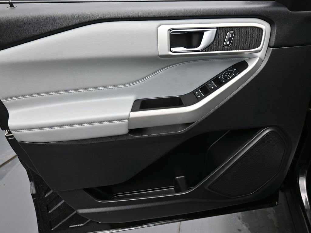 Used 2022 Ford Explorer XLT w/ Equipment Group 202A image 13