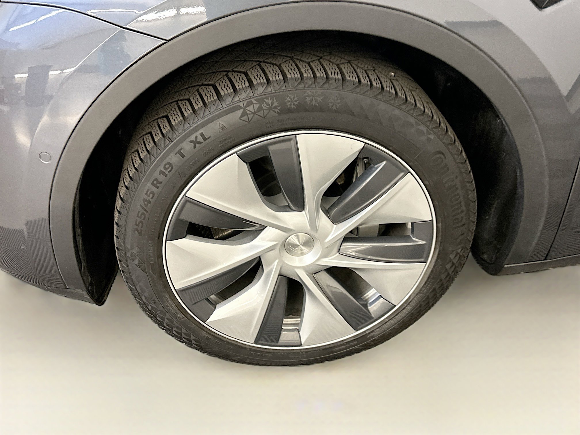 Used 2022 Tesla Model Y Long Range image 11