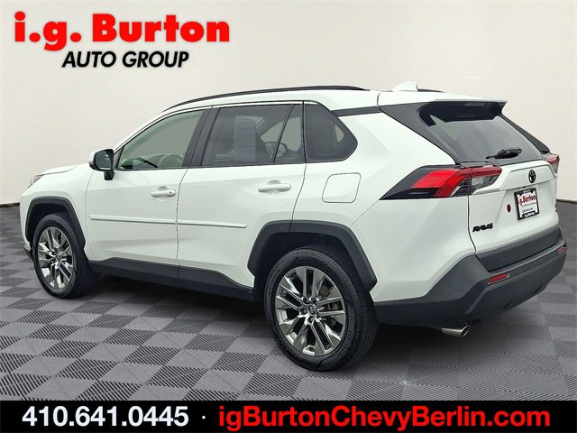 Used 2020 Toyota RAV4 XLE Premium image 4