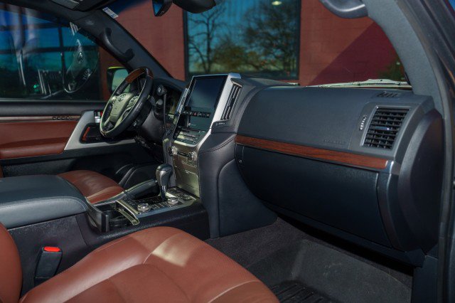 Used 2021 Toyota Land Cruiser image 9