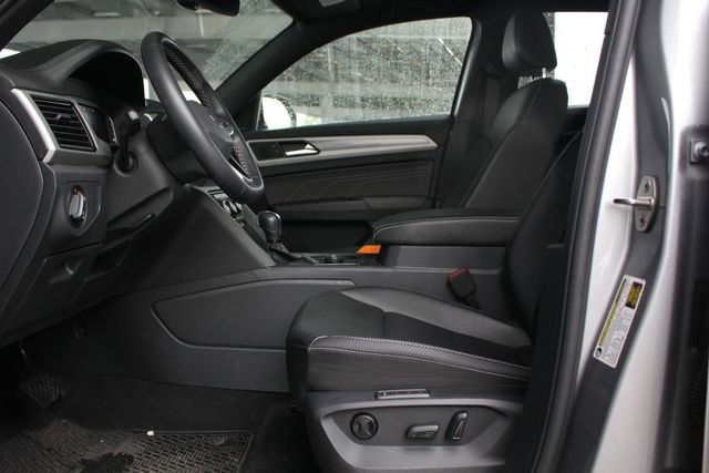 Used 2022 Volkswagen Atlas Cross Sport SEL image 11