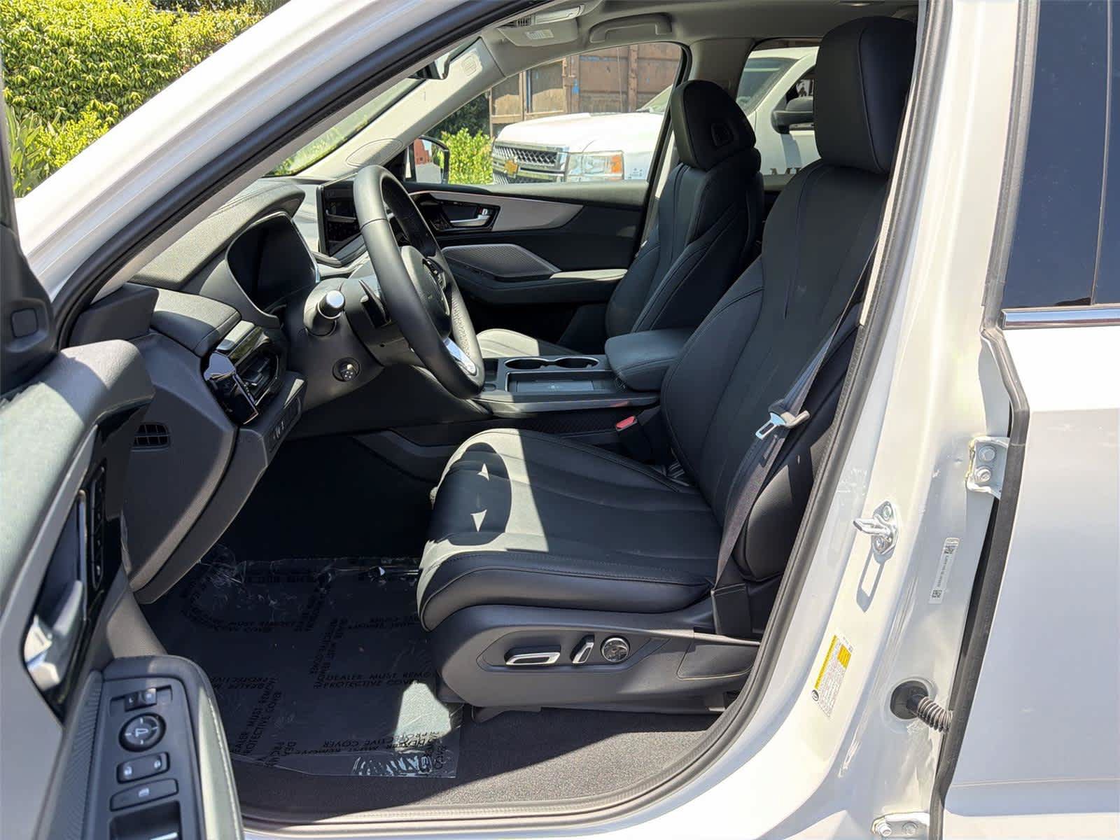 Certified 2025 Acura MDX SH-AWD image 12