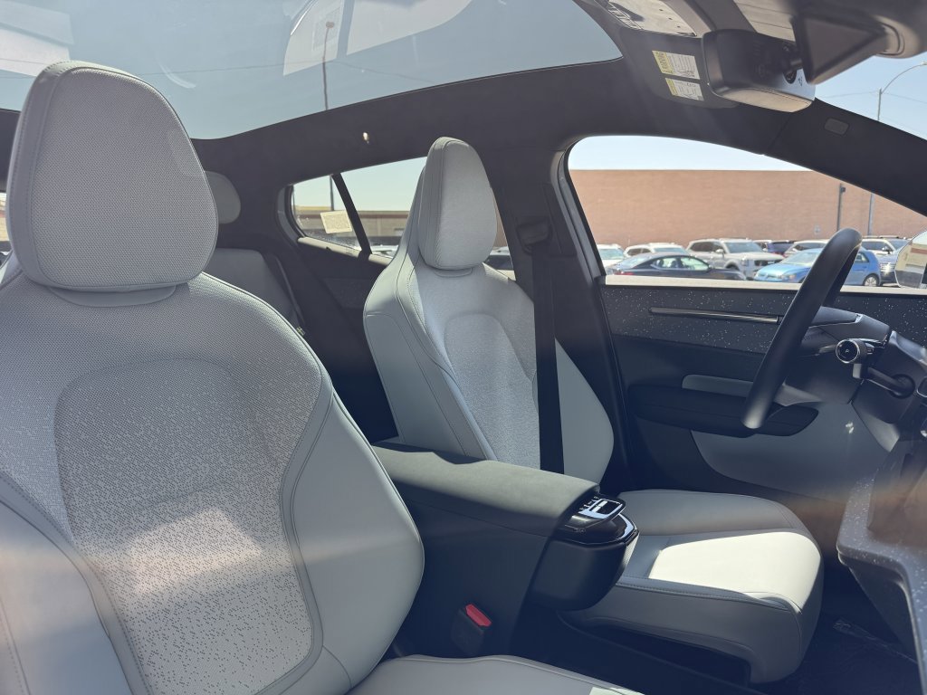 Used 2025 Volvo EX30 Ultra image 37