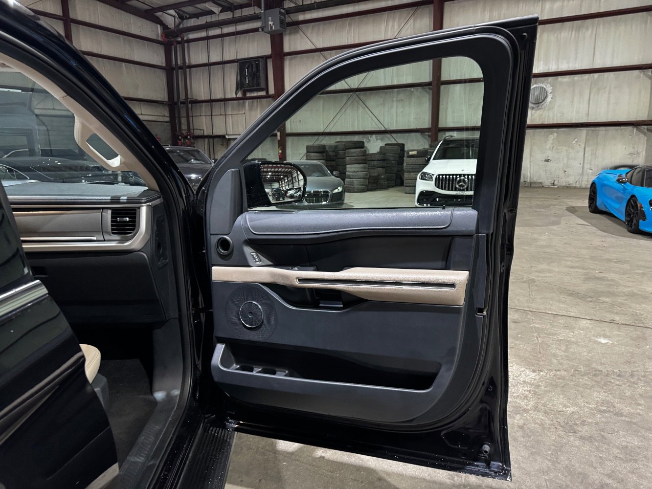 Used 2022 Ford Expedition Max XLT image 24