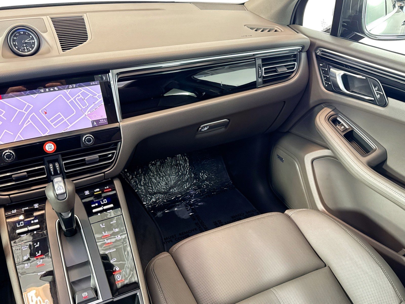 Certified 2025 Porsche Macan image 21