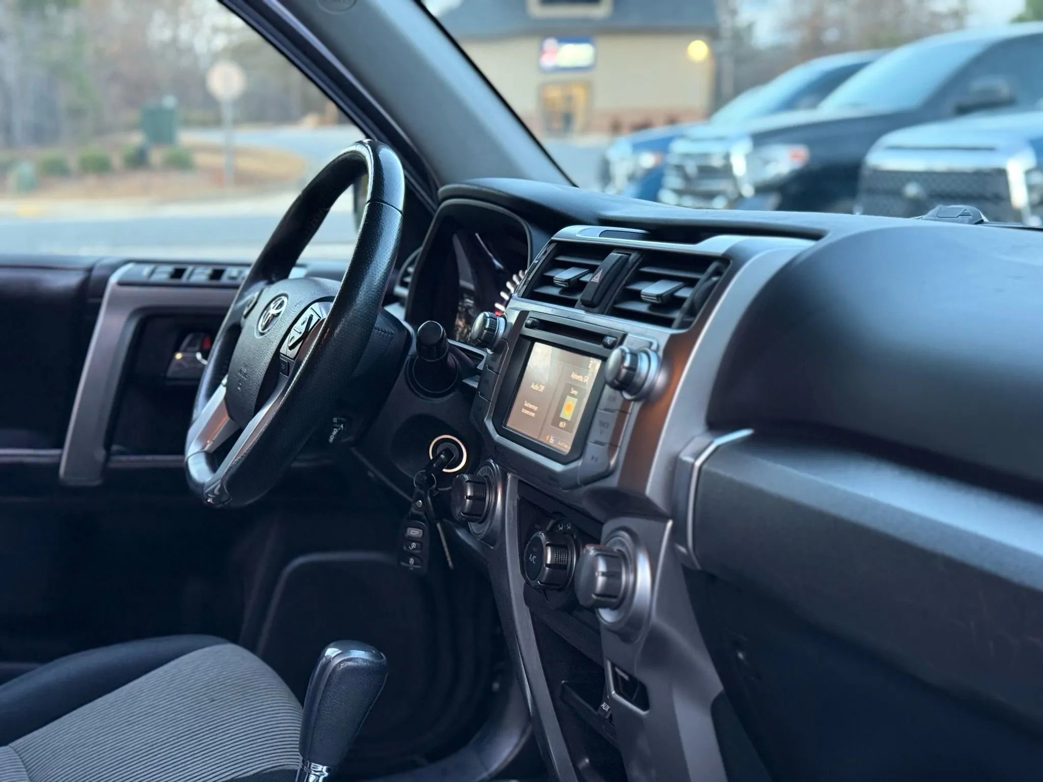 Used 2016 Toyota 4Runner SR5 AWD/4WD image 25