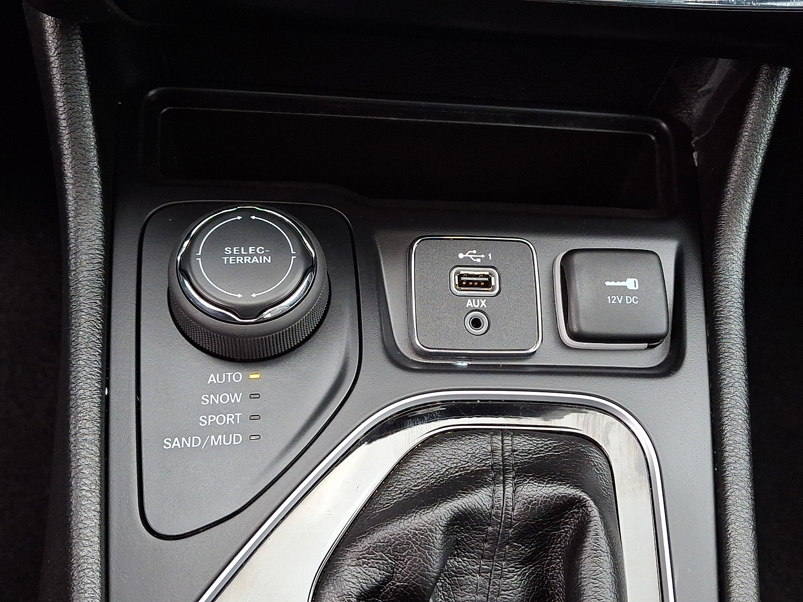 Used 2019 Jeep Cherokee Limited image 25