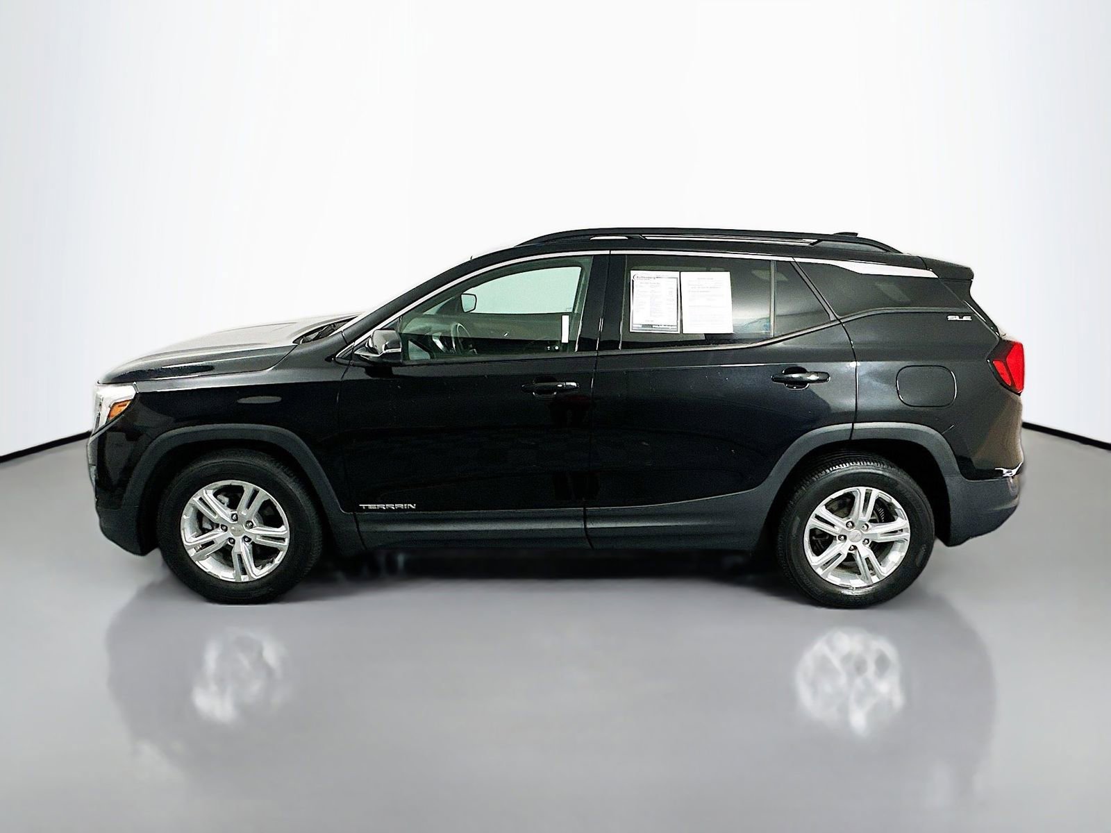 Used 2019 GMC Terrain SLE w/ Driver Convenience Package FWD image 4