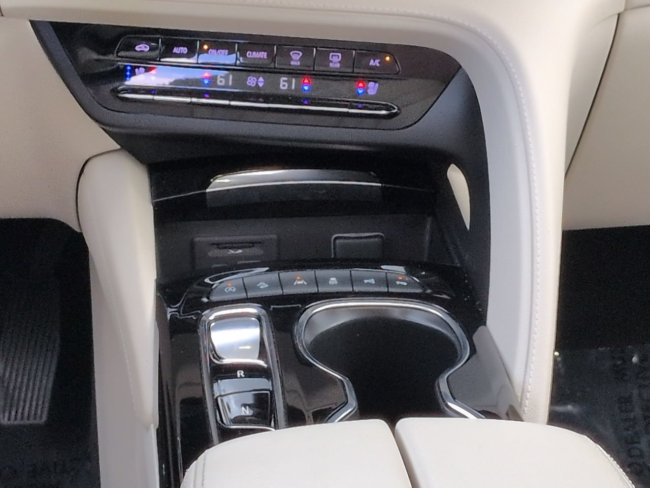 Used 2022 Buick Envision Avenir w/ Technology Package II AWD/4WD image 19