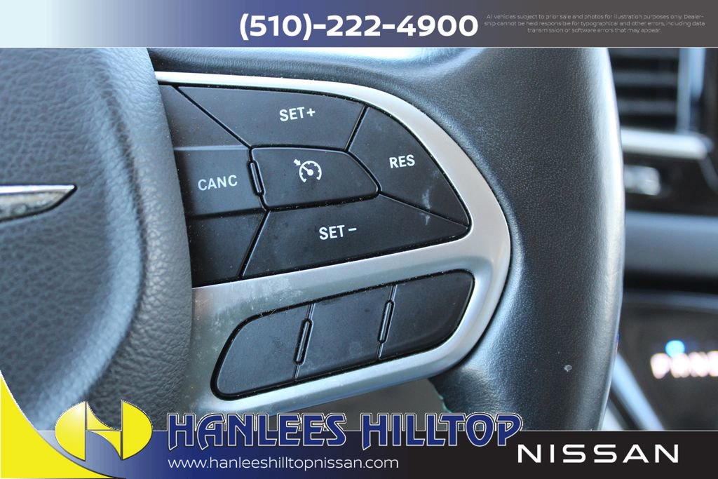 Used 2018 Chrysler Pacifica Touring-L image 31